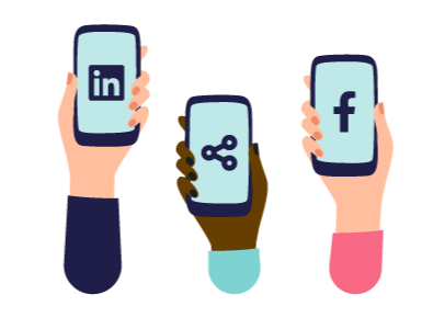Trois mains tiennent chacune un téléphone cellulaire ouvert sur un réseau social différent pour y partager des lots d’encans en ligne.